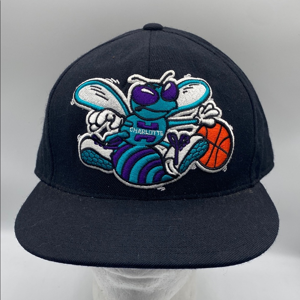 CHARLOTTE HORNETS Mitchell & Ness Purple and Black 100% Wool Cap Size 7 7/8